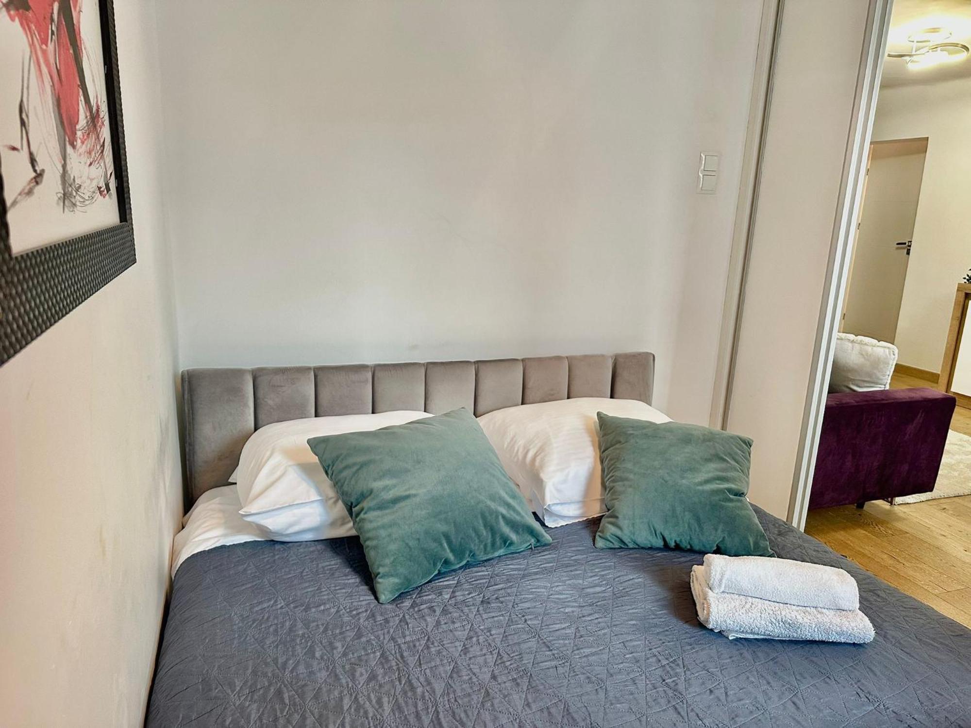 Ferienwohnung Chmielna 106 - Free Parking - Duzy Balkon Warschau Exterior foto