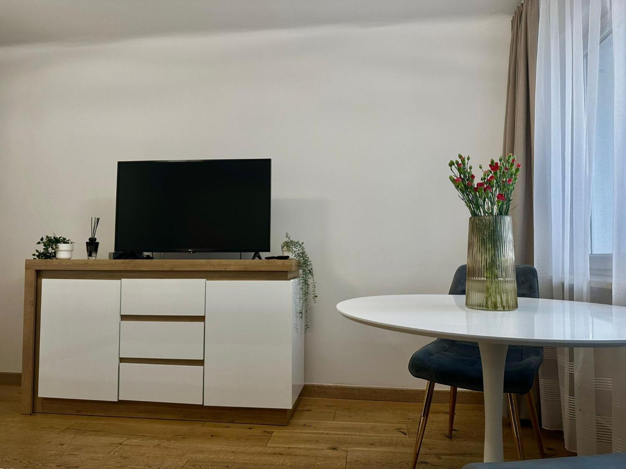 Ferienwohnung Chmielna 106 - Free Parking - Duzy Balkon Warschau Exterior foto